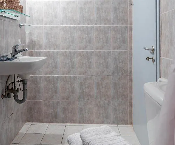 Sunny Summer Retreat - Perfect Location & Bbq Vasilítsion